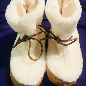 Fluffy Acorn booty slippers